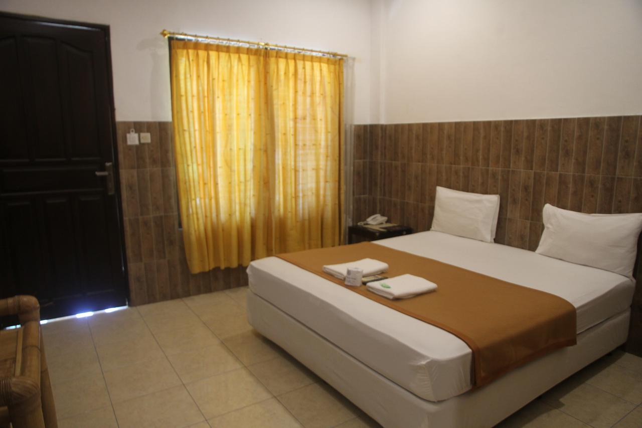 Puri Senggigi Hotel Mangsit Exterior foto
